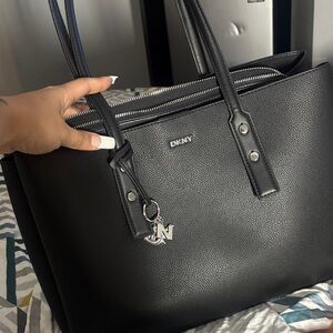 DKNY (R53DAN01) Black Marla tote w/ triple compartment